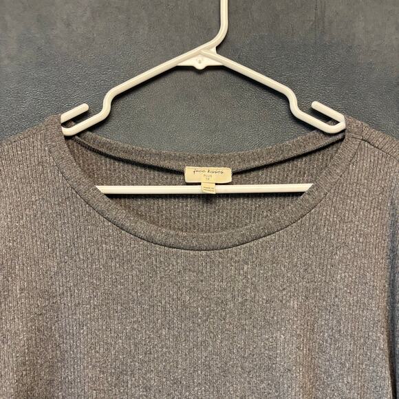 Free Kisses Plus 1X Gray Ribbed Long Sleeve Side Ruched Knit Top Minimalist - Picture 2 of 7